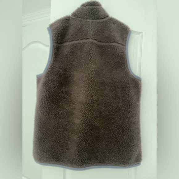 LL Bean Women’s Mountain Pile Sherpa Fleece Vest Mocha Brown Size Large EUC - Picture 2 of 6